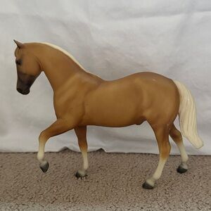 Breyer Palomino Horse - Traditional Size
